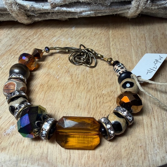 Elegant Multicolor Beaded Bracelet - Picture 3 of 7